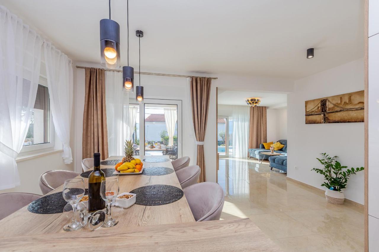 Holiday House Villa Andro Pinezići 外观 照片