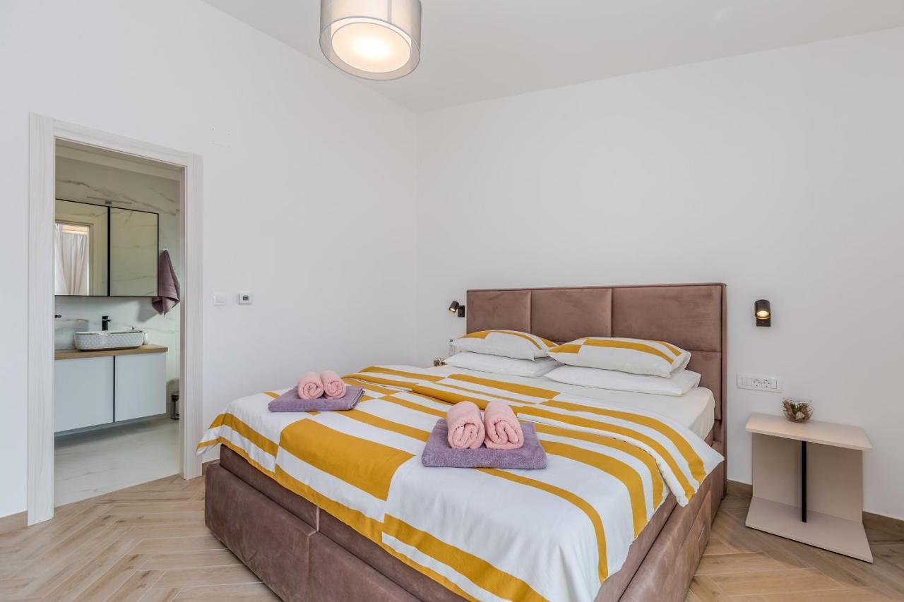 Holiday House Villa Andro Pinezići 外观 照片